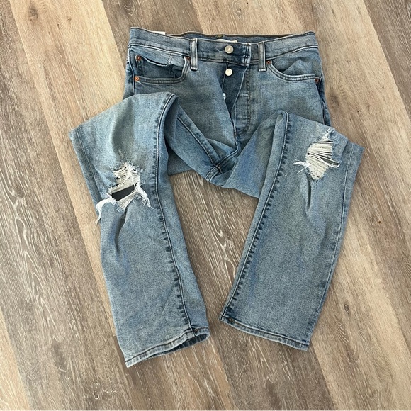 Levis Denim Jeans Size 31 with distressed knees high rise button fly light wash - Picture 3 of 12